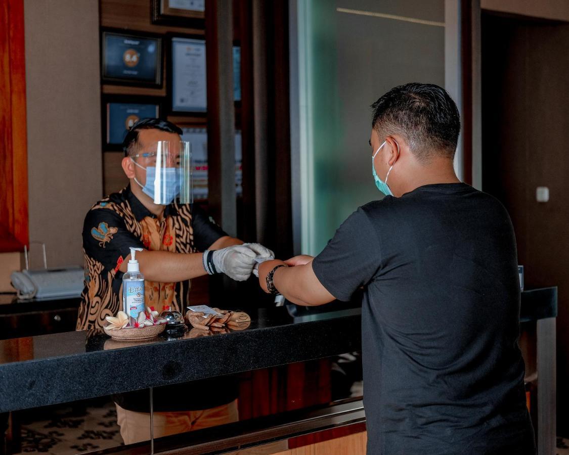 Oxville Hotel Padang  Luaran gambar